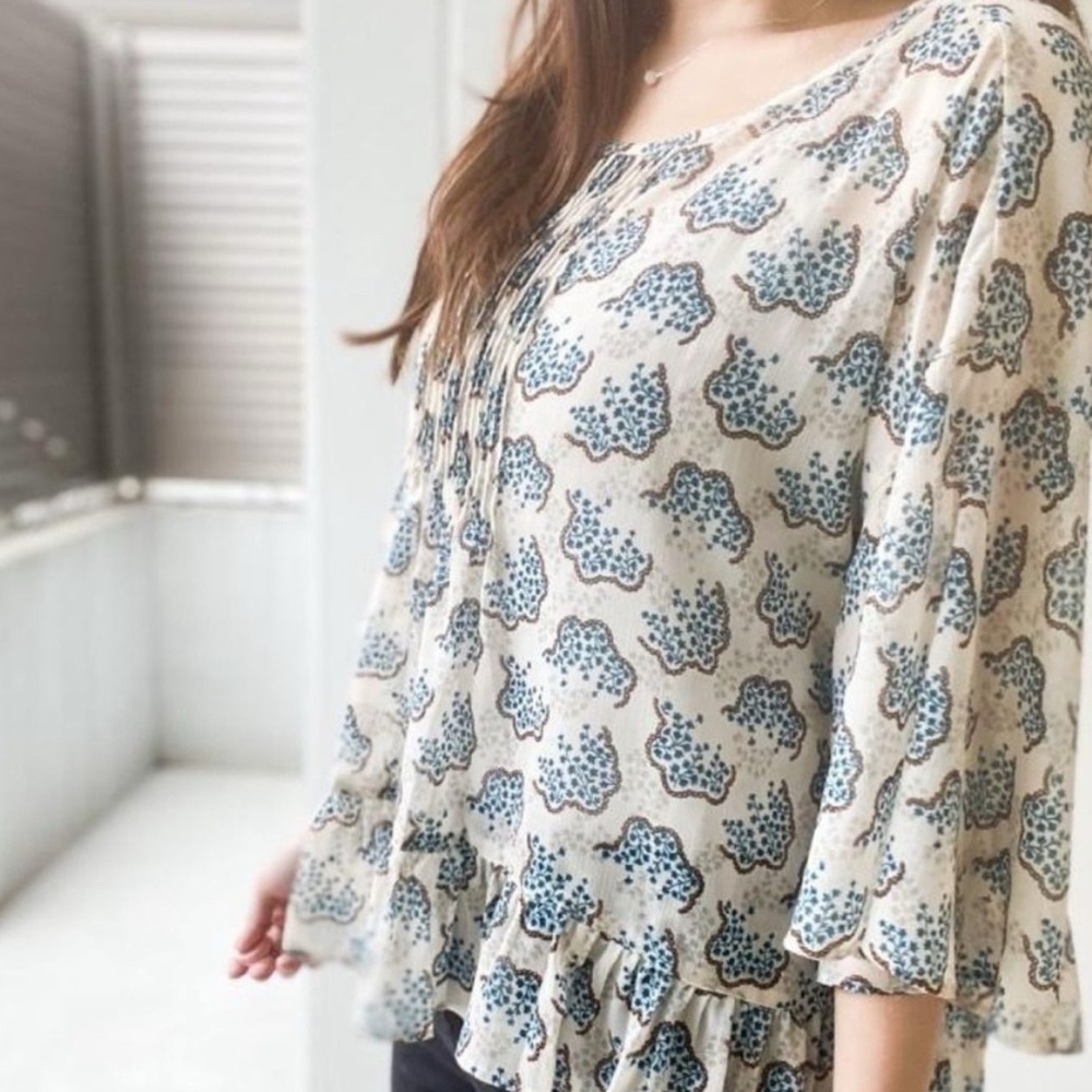 New Anna Sui Cream Blue Brown Sheer  Crepey Flowing Sleeves Ruffle Blouse Sz L